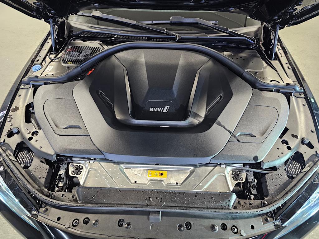 Thumbnail: 2023 BMW i4 - 9