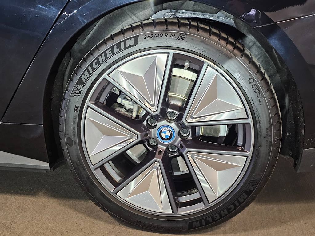 Thumbnail: 2023 BMW i4 - 8