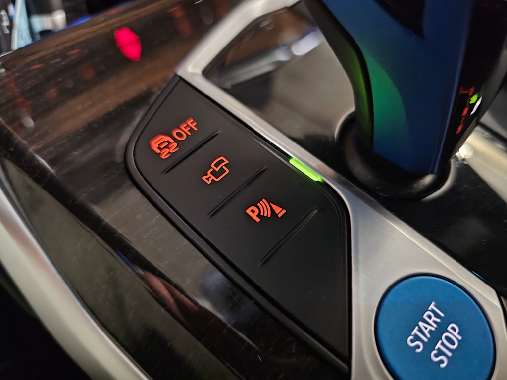 Thumbnail: 2023 BMW i4 - 32