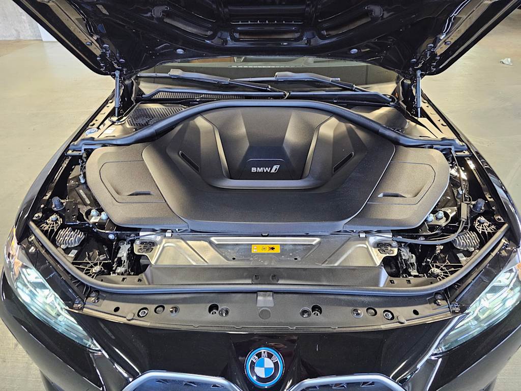 Thumbnail: 2023 BMW i4 - 8