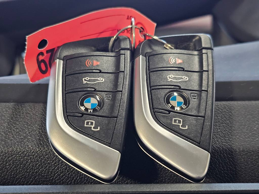 Thumbnail: 2023 BMW i4 - 19