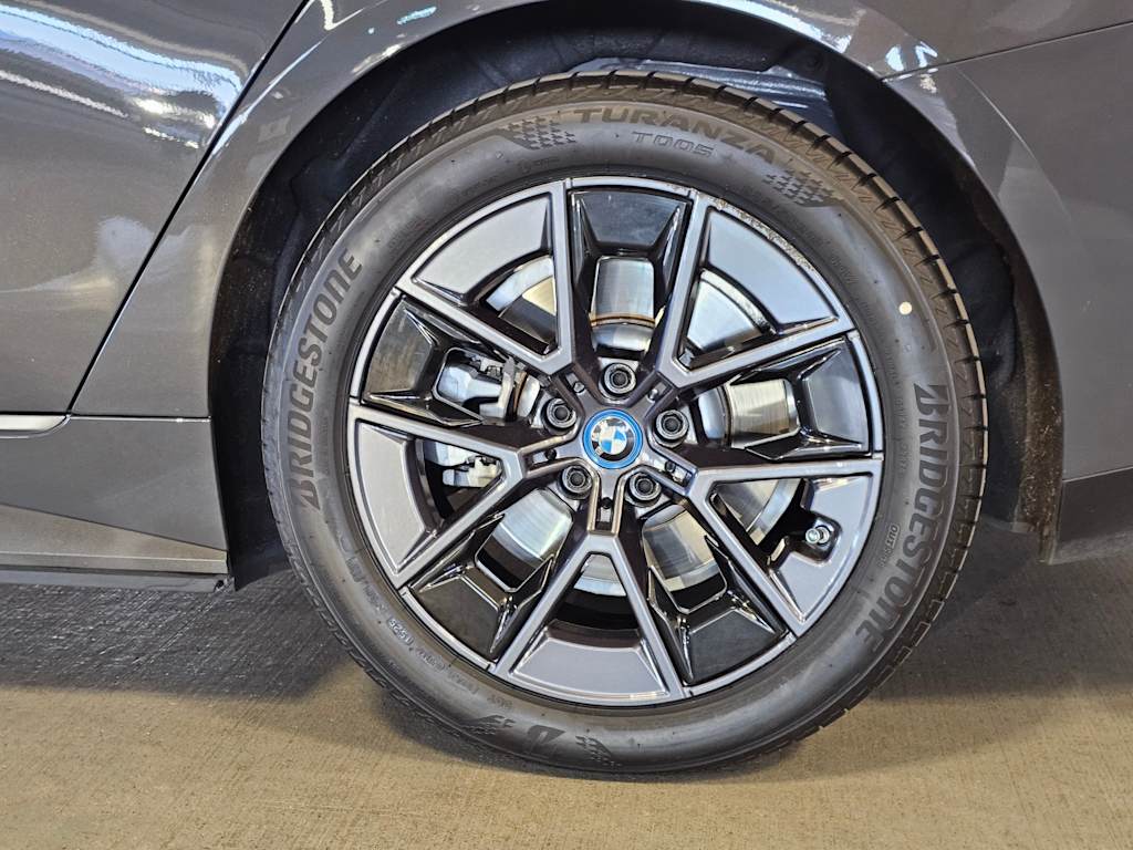 Thumbnail: 2023 BMW i4 - 7