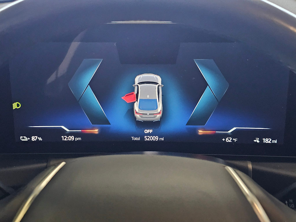 Thumbnail: 2023 BMW i4 - 17