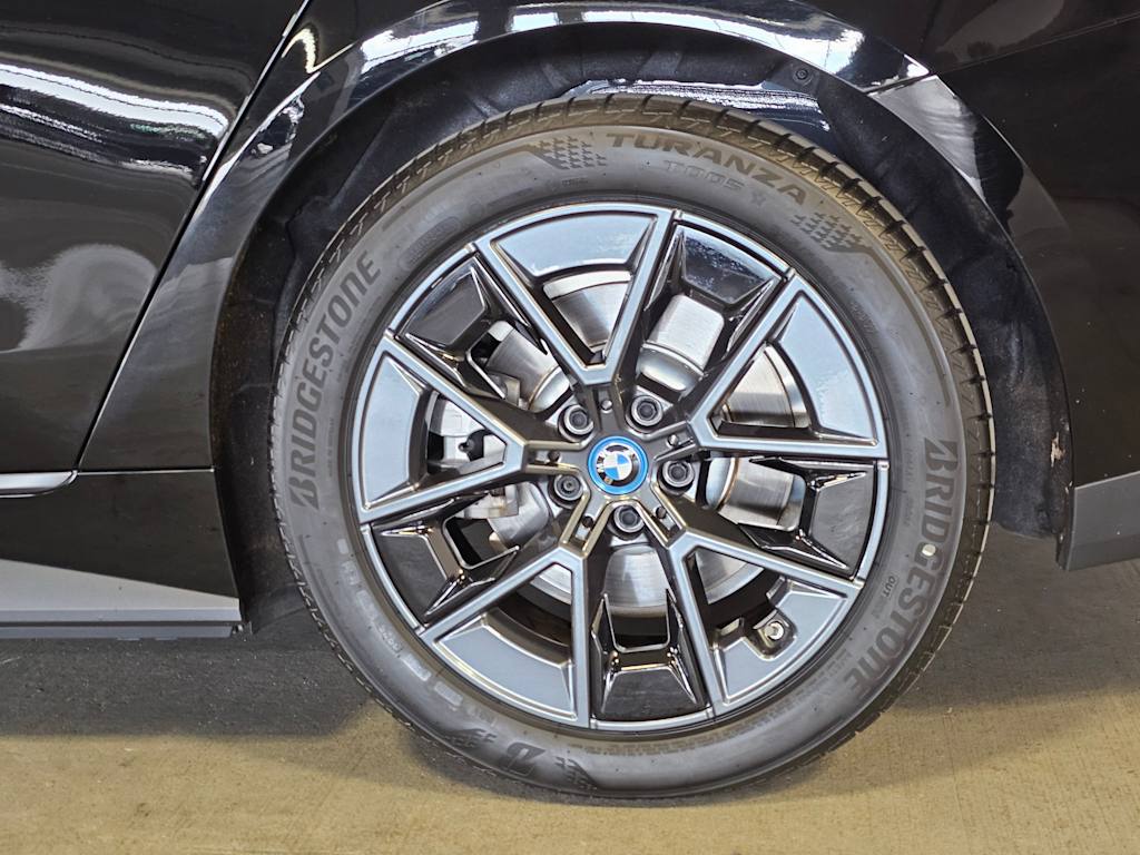 Thumbnail: 2023 BMW i4 - 7