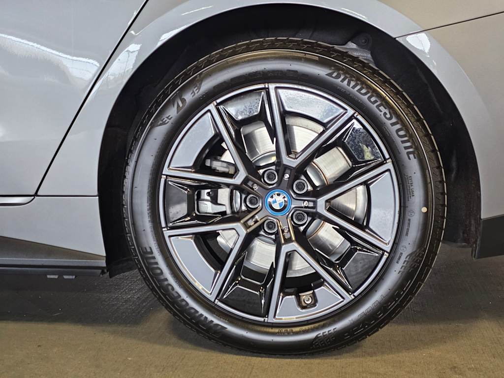 Thumbnail: 2023 BMW i4 - 39