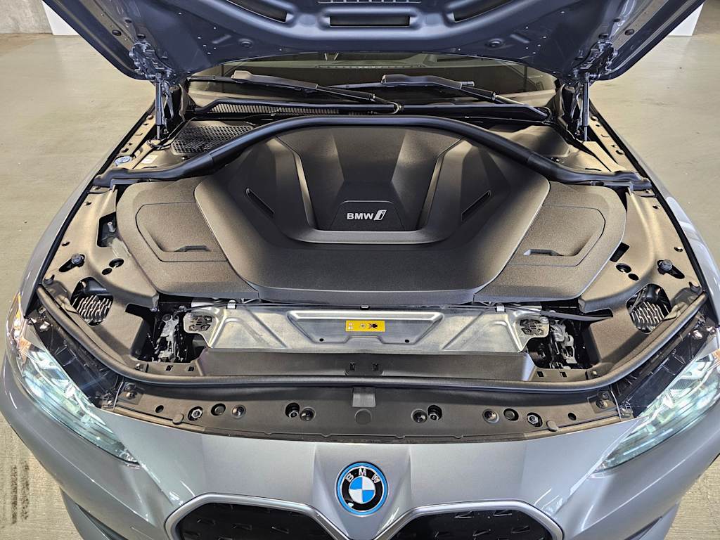 Thumbnail: 2023 BMW i4 - 8