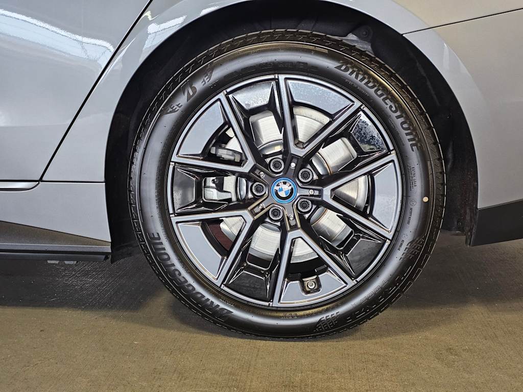 Thumbnail: 2023 BMW i4 - 7