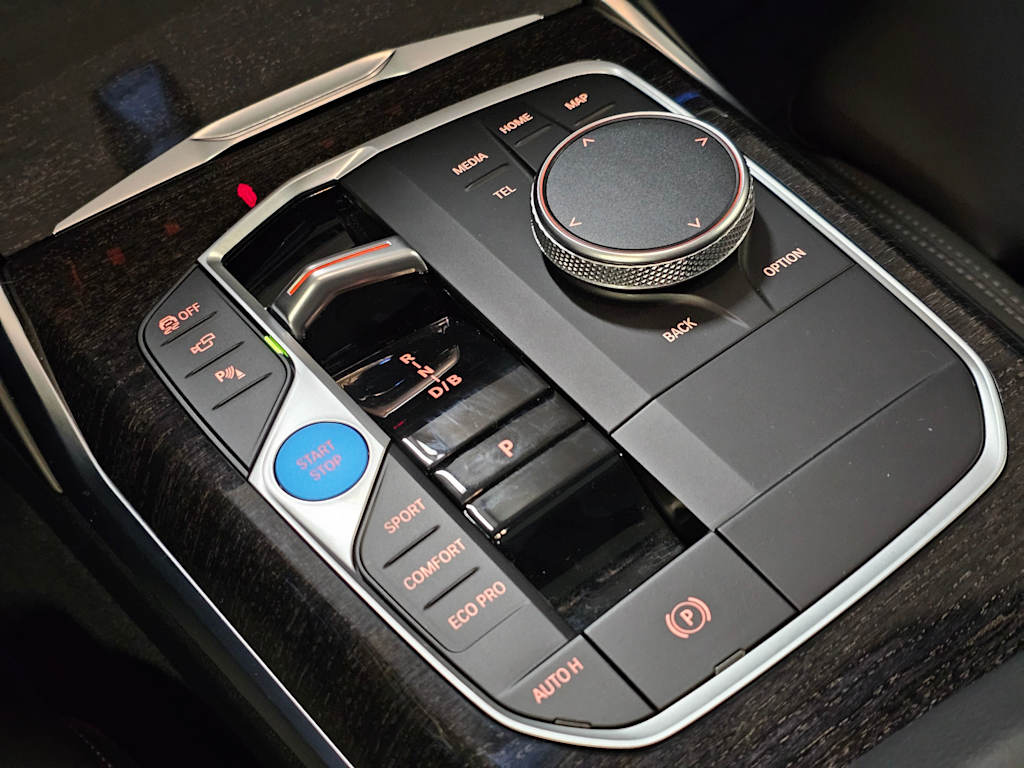Thumbnail: 2023 BMW i4 - 17