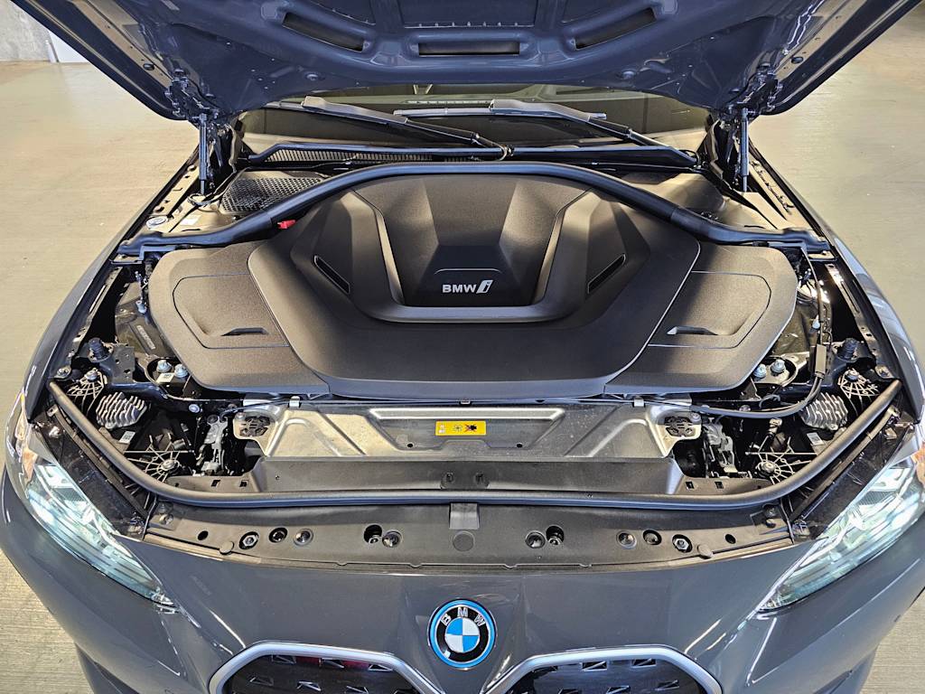 Thumbnail: 2023 BMW i4 - 9