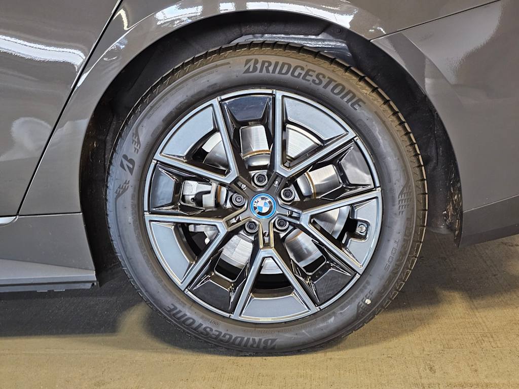Thumbnail: 2023 BMW i4 - 8