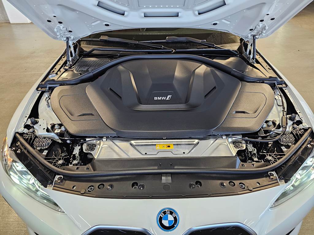 Thumbnail: 2023 BMW i4 - 8