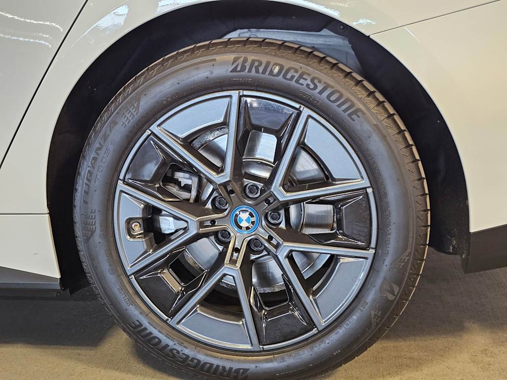 Thumbnail: 2023 BMW i4 - 7
