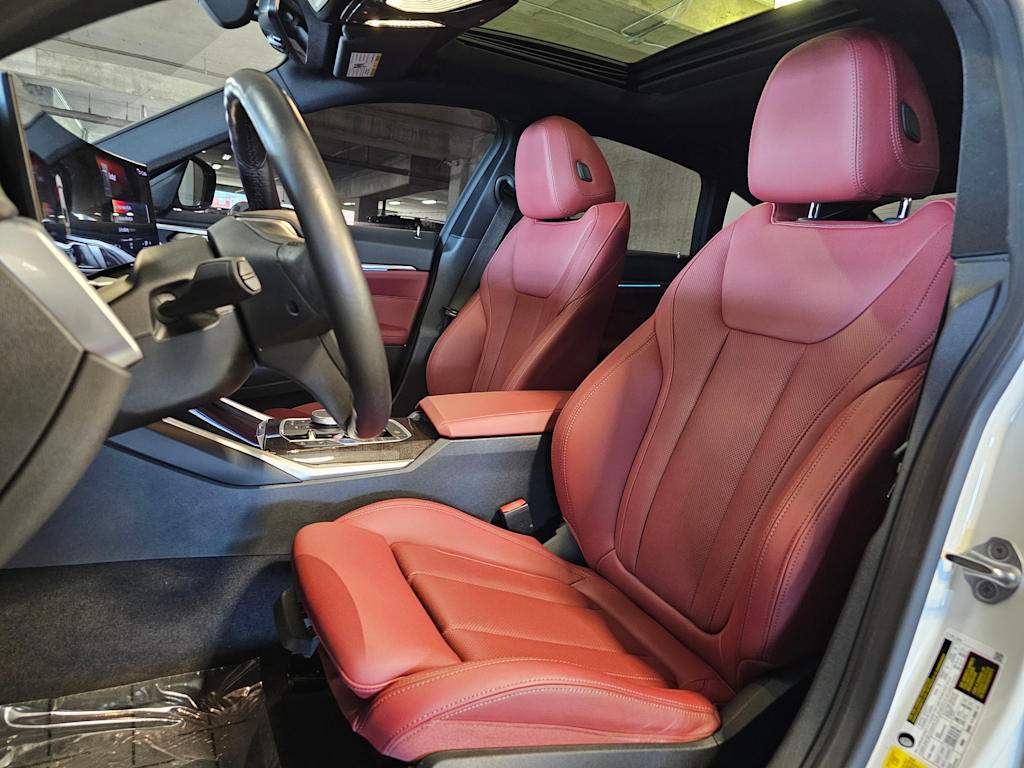 Thumbnail: 2023 BMW i4 - 10