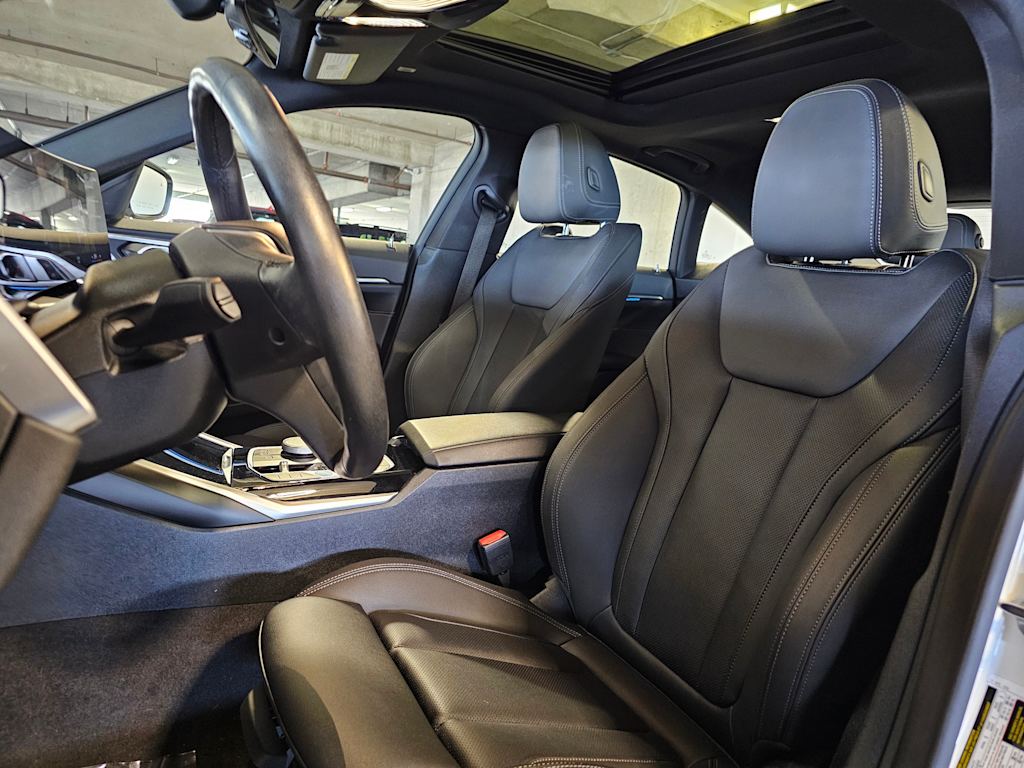 Thumbnail: 2023 BMW i4 - 10
