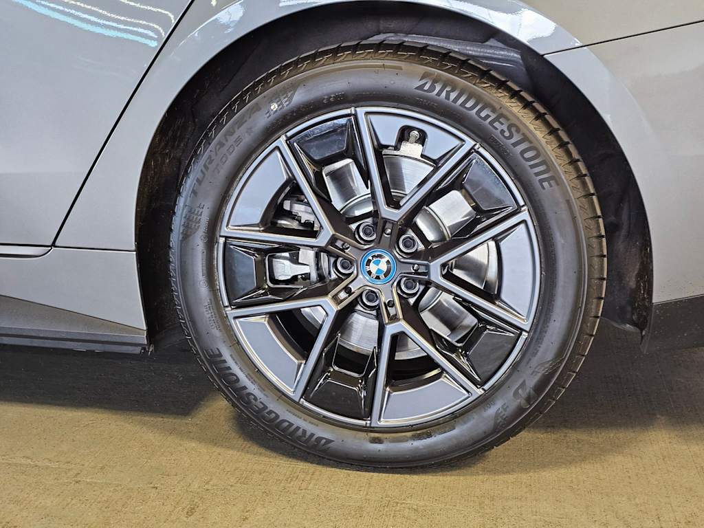 Thumbnail: 2023 BMW i4 - 7