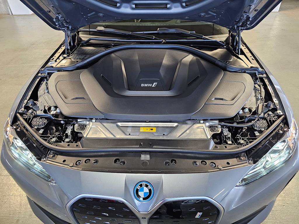 Thumbnail: 2023 BMW i4 - 8