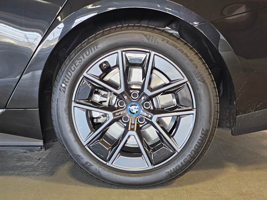 Thumbnail: 2023 BMW i4 - 7