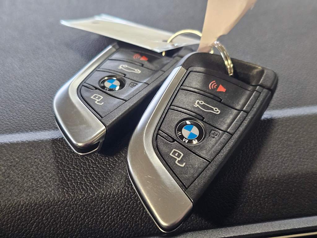 Thumbnail: 2023 BMW i4 - 18