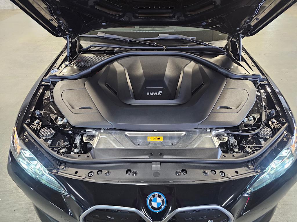 Thumbnail: 2023 BMW i4 - 8