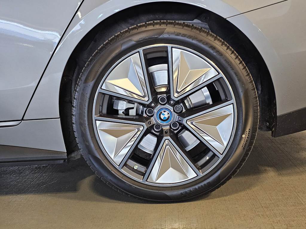 Thumbnail: 2023 BMW i4 - 8