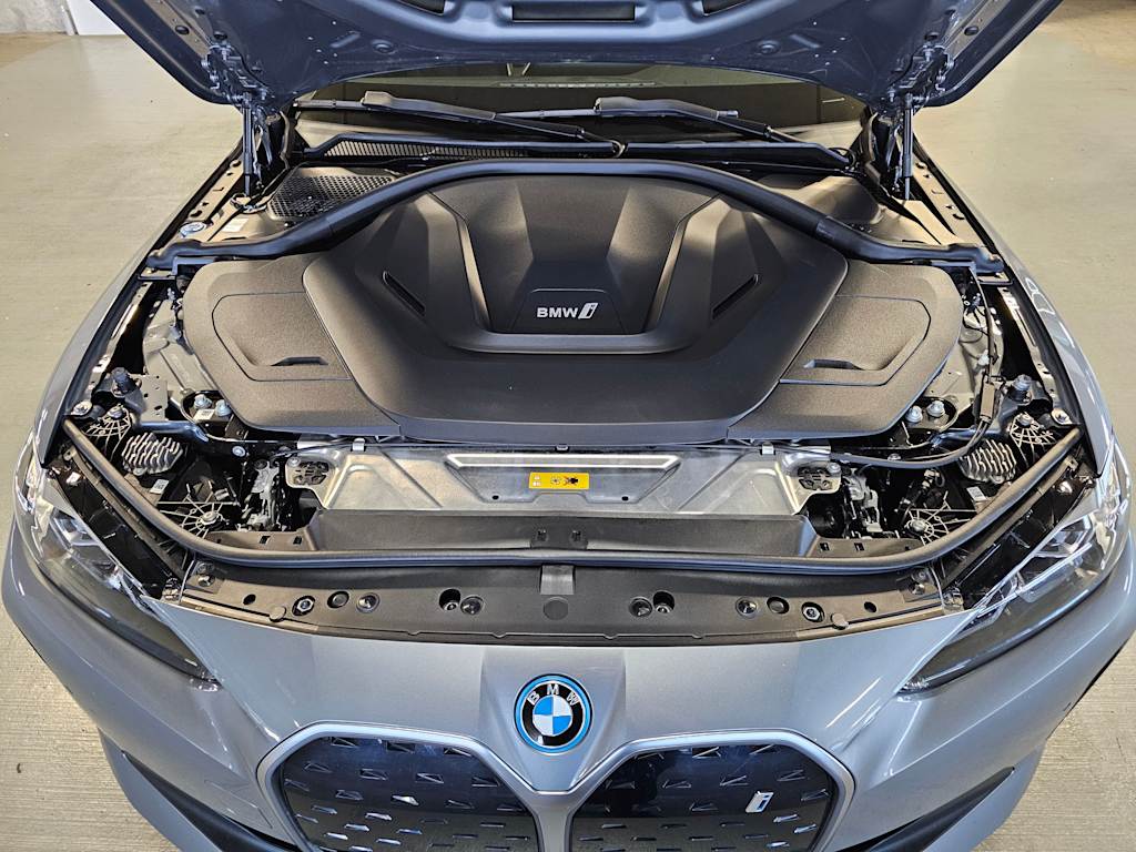 Thumbnail: 2023 BMW i4 - 9