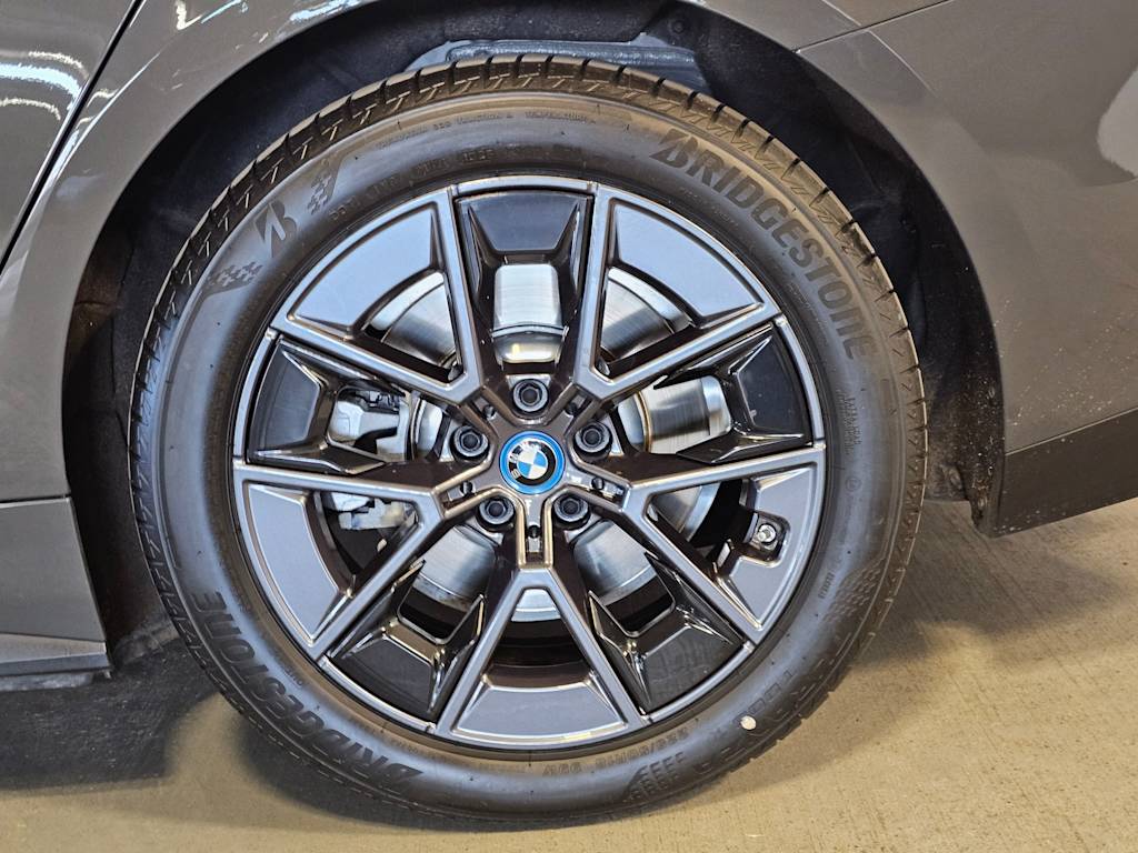 Thumbnail: 2023 BMW i4 - 8