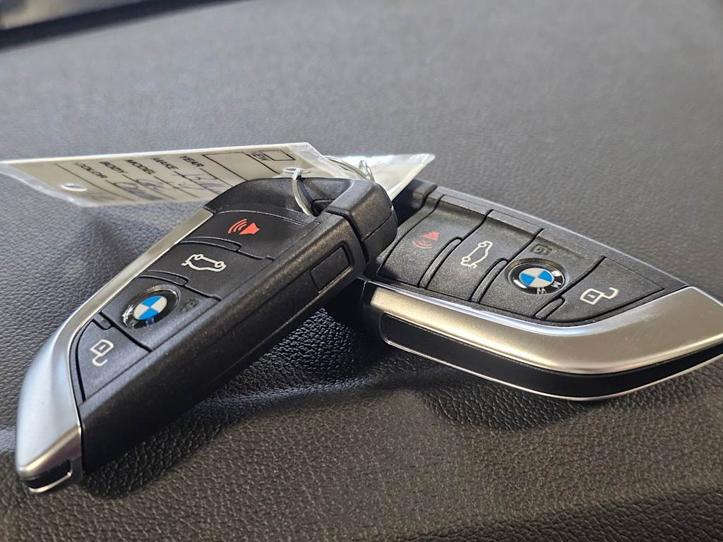 Thumbnail: 2023 BMW i4 - 17