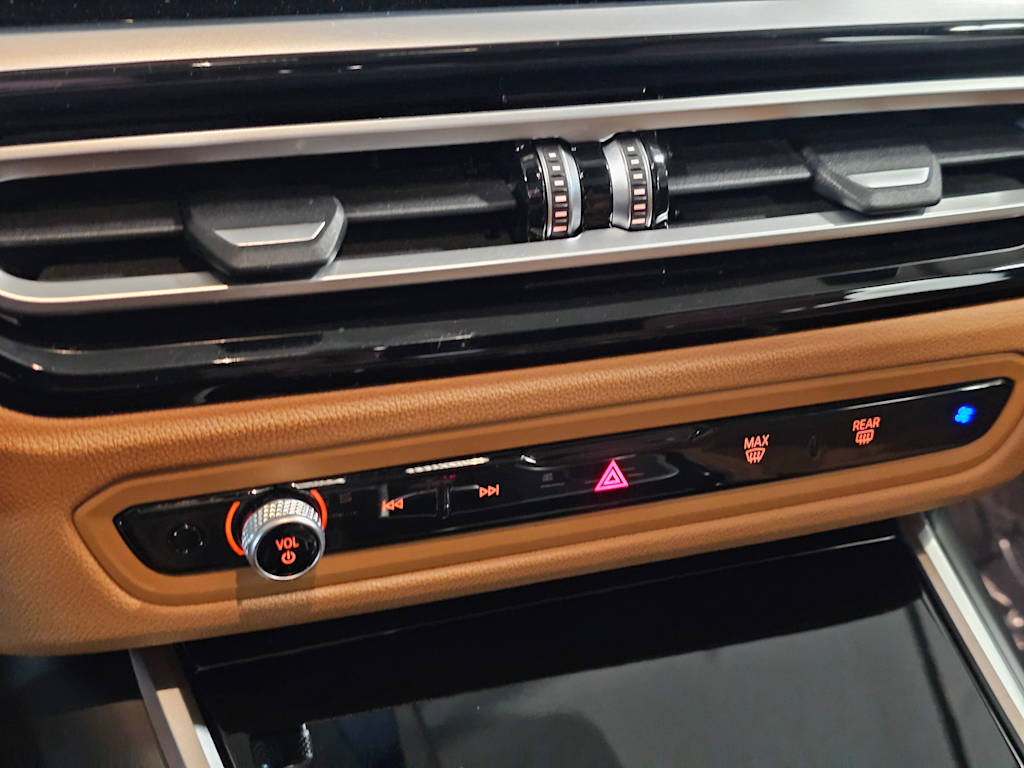 Thumbnail: 2023 BMW i4 - 25