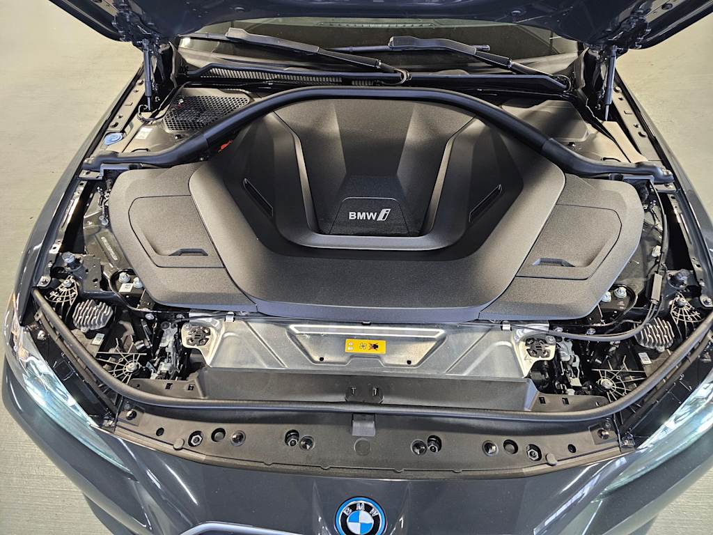 Thumbnail: 2023 BMW i4 - 8