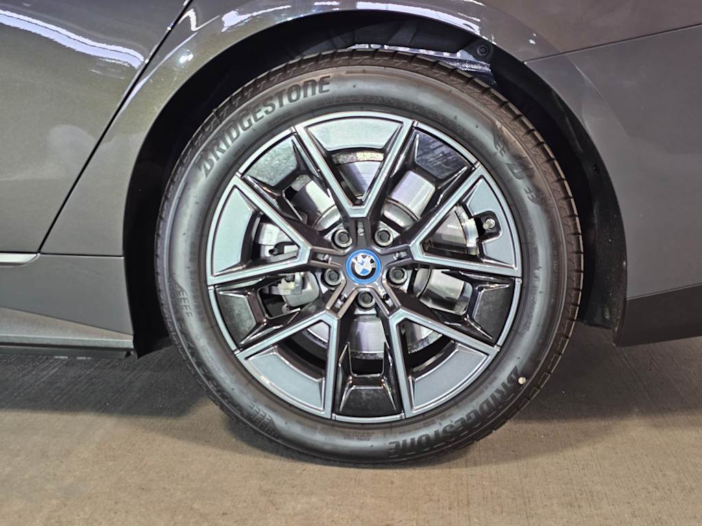 Thumbnail: 2023 BMW i4 - 7
