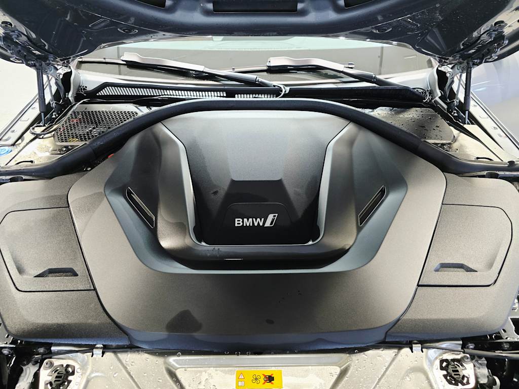 Thumbnail: 2023 BMW i4 - 8