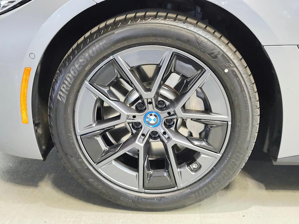 Thumbnail: 2023 BMW i4 - 7