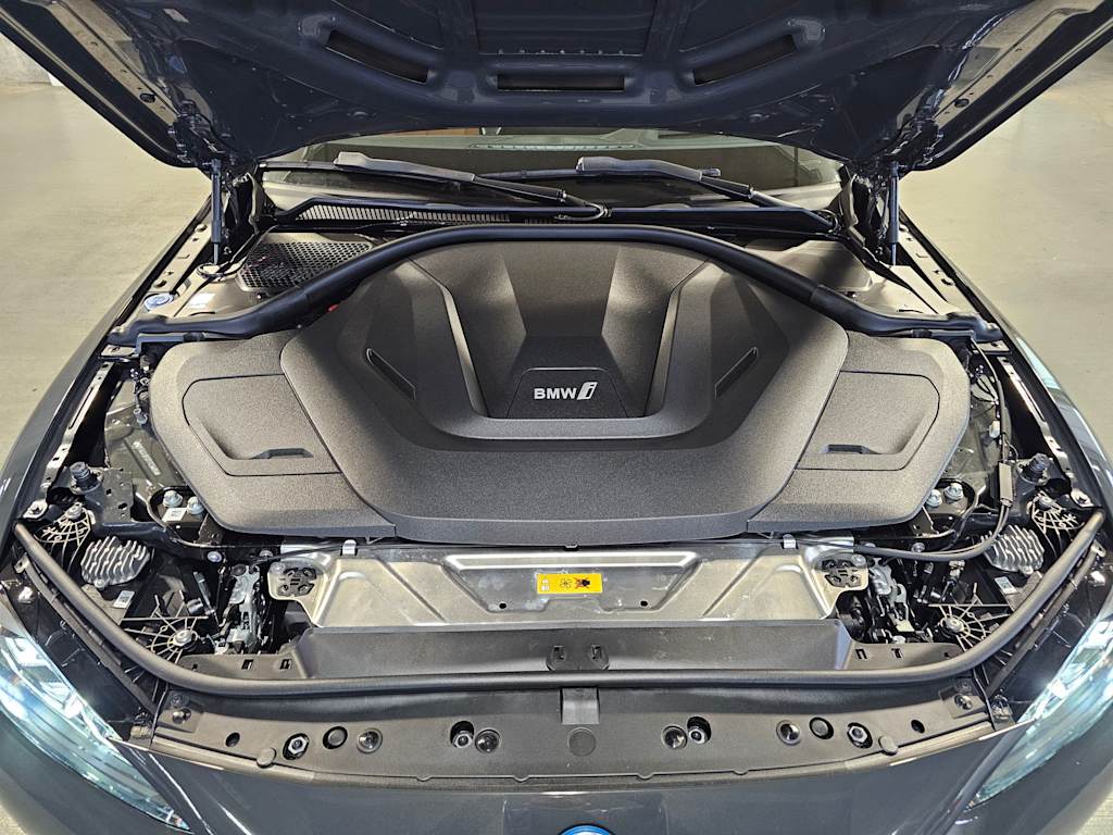 Thumbnail: 2023 BMW i4 - 8