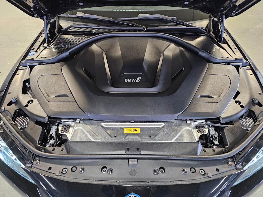 Thumbnail: 2023 BMW i4 - 9