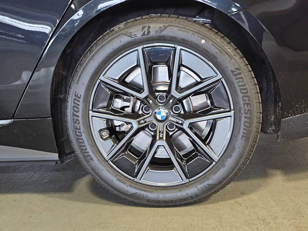 Thumbnail: 2023 BMW i4 - 8