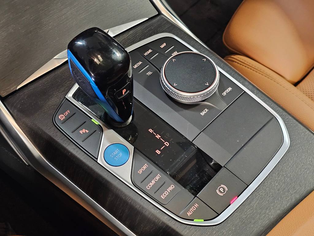 Thumbnail: 2023 BMW i4 - 17