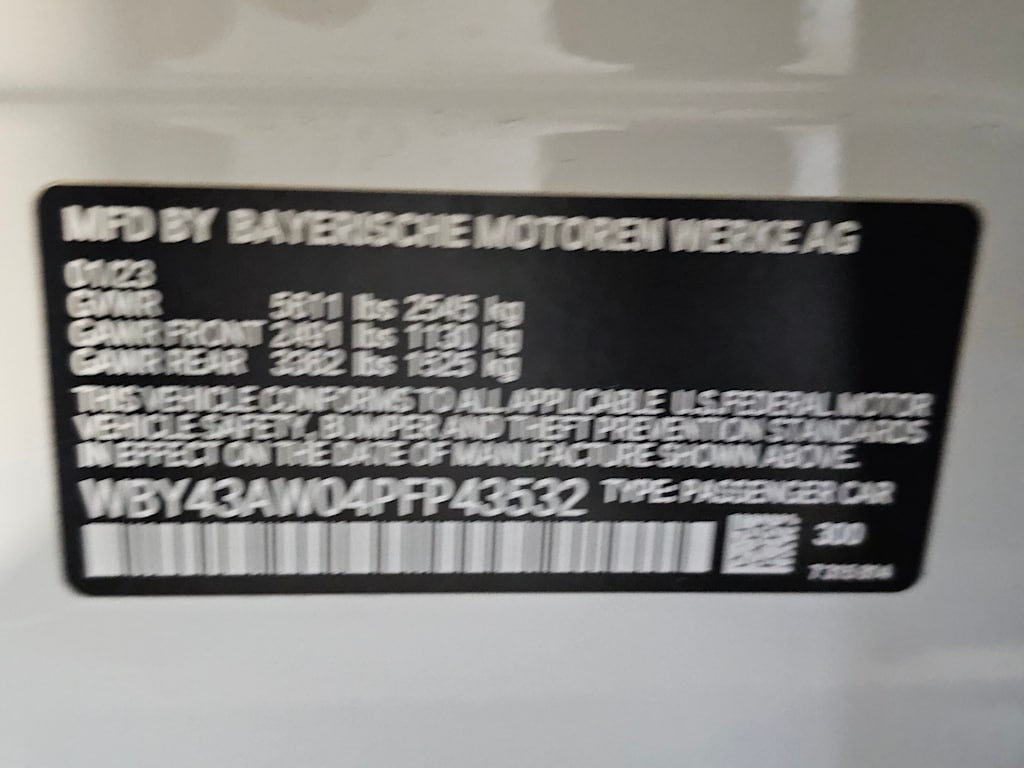 Thumbnail: 2023 BMW i4 - 18