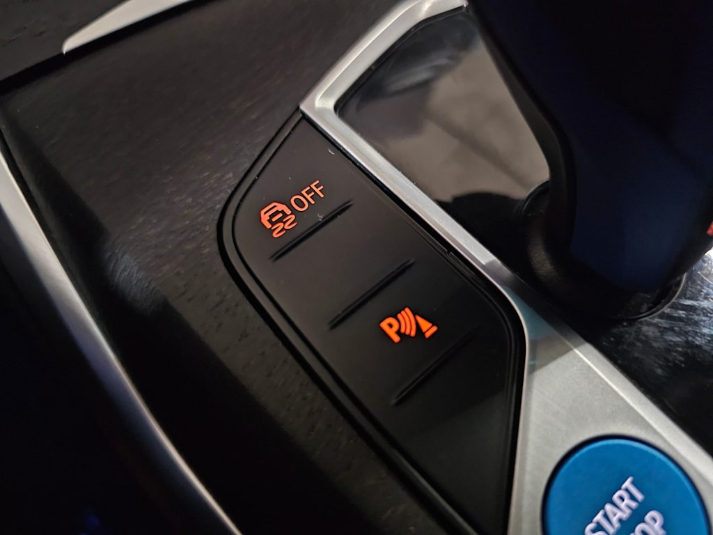 Thumbnail: 2023 BMW i4 - 32