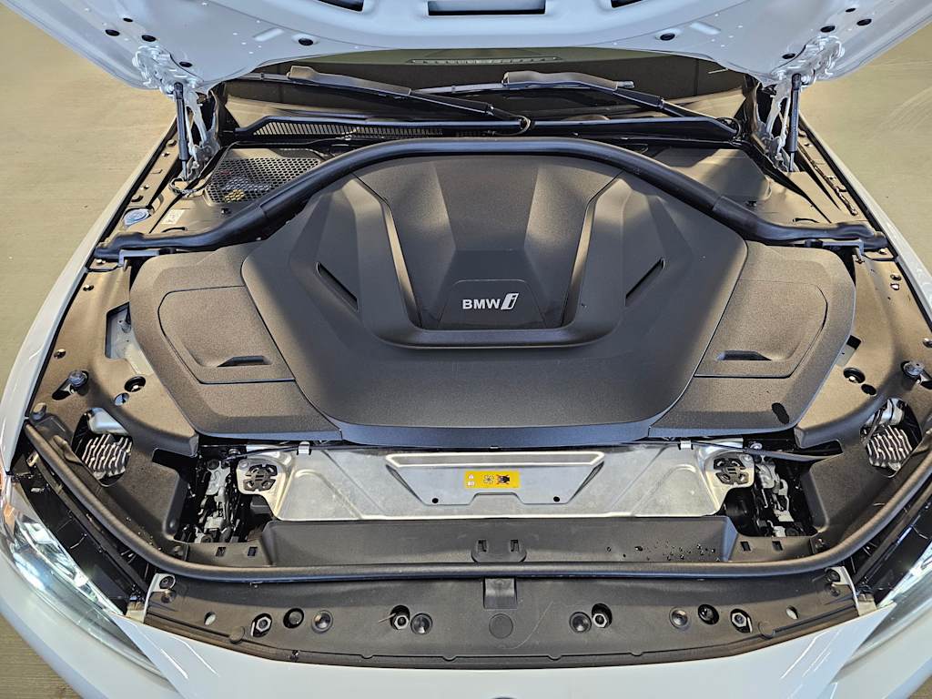 Thumbnail: 2023 BMW i4 - 8