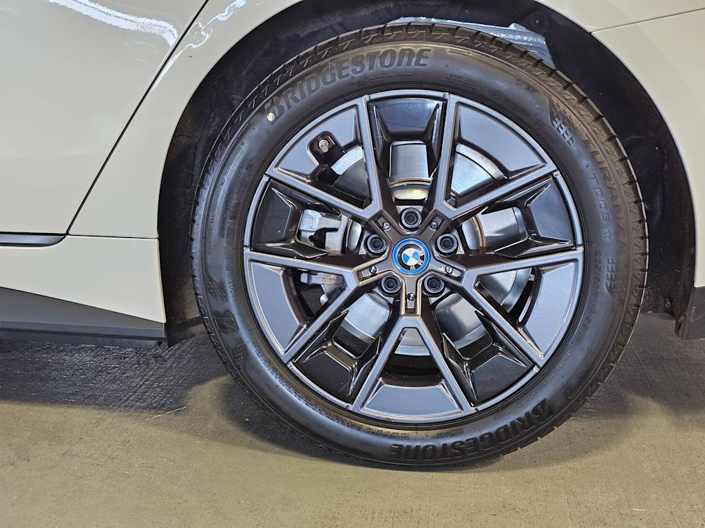Thumbnail: 2023 BMW i4 - 7