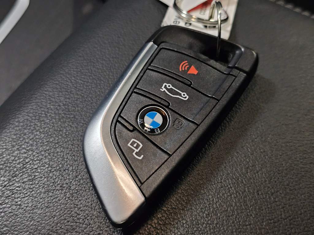 Thumbnail: 2023 BMW i4 - 19