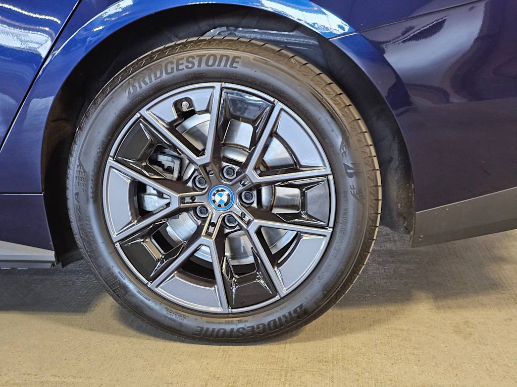 Thumbnail: 2023 BMW i4 - 7
