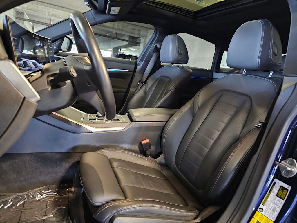 Thumbnail: 2023 BMW i4 - 10