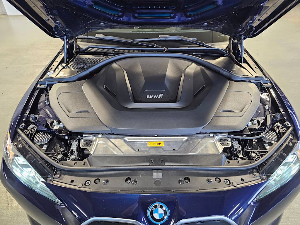 Thumbnail: 2023 BMW i4 - 8