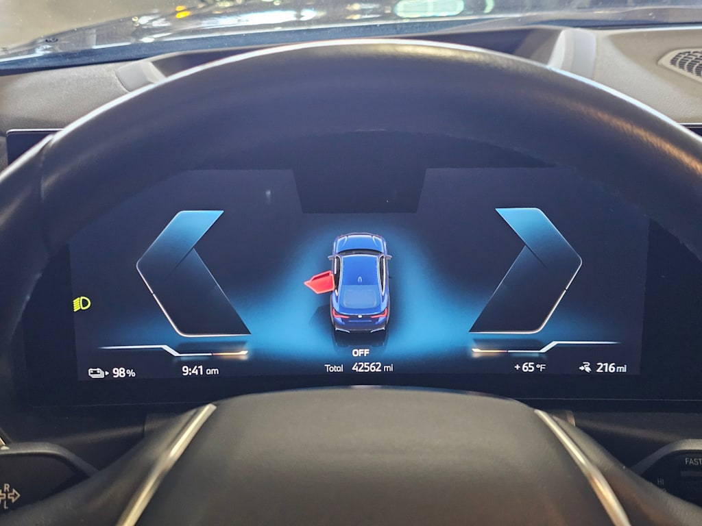 Thumbnail: 2023 BMW i4 - 17