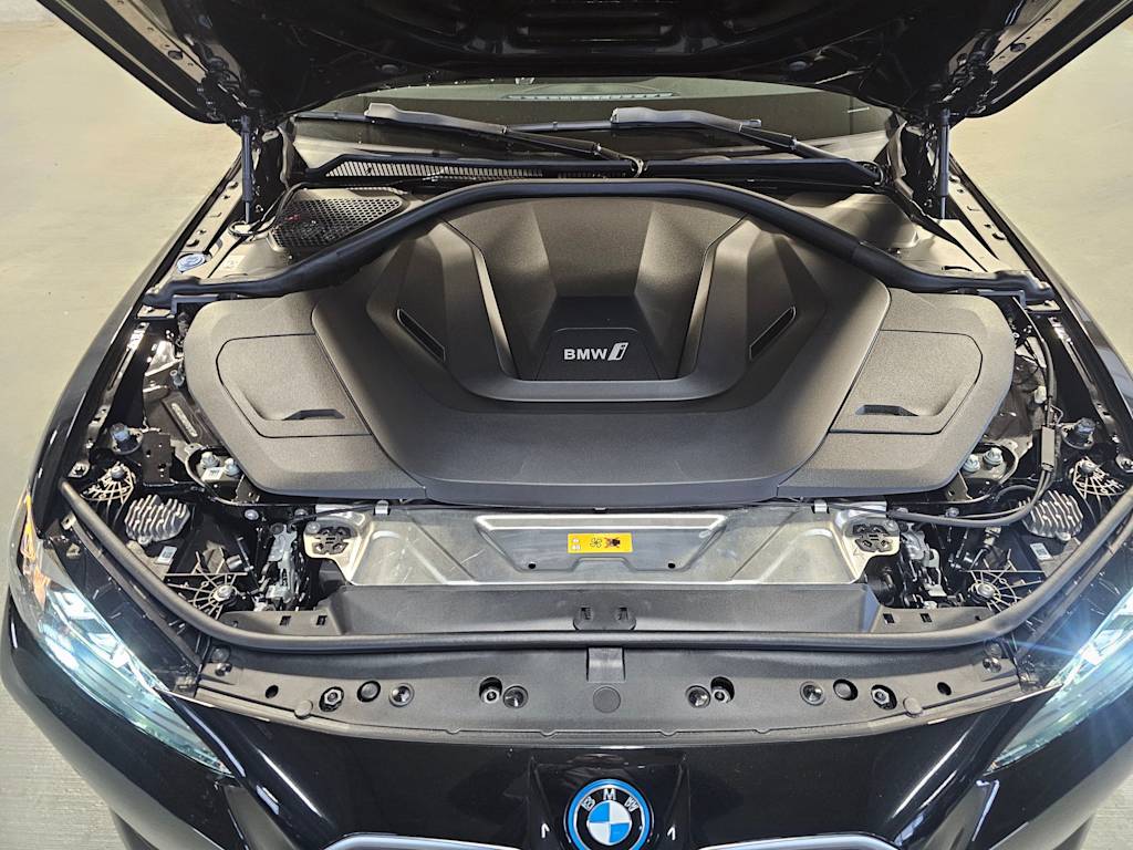 Thumbnail: 2023 BMW i4 - 8