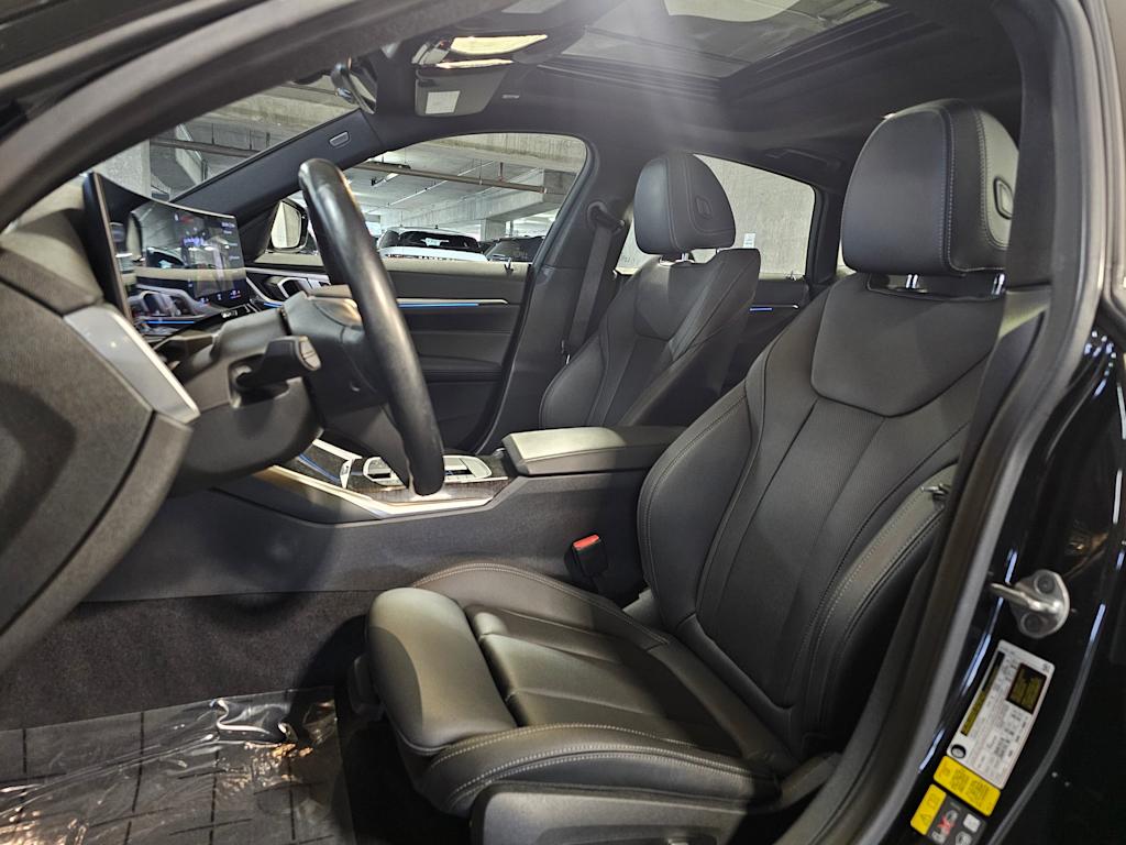 Thumbnail: 2023 BMW i4 - 10