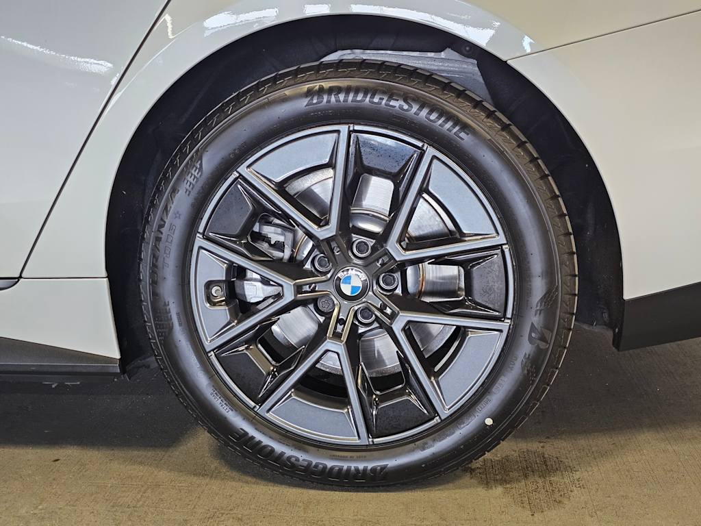 Thumbnail: 2023 BMW i4 - 7