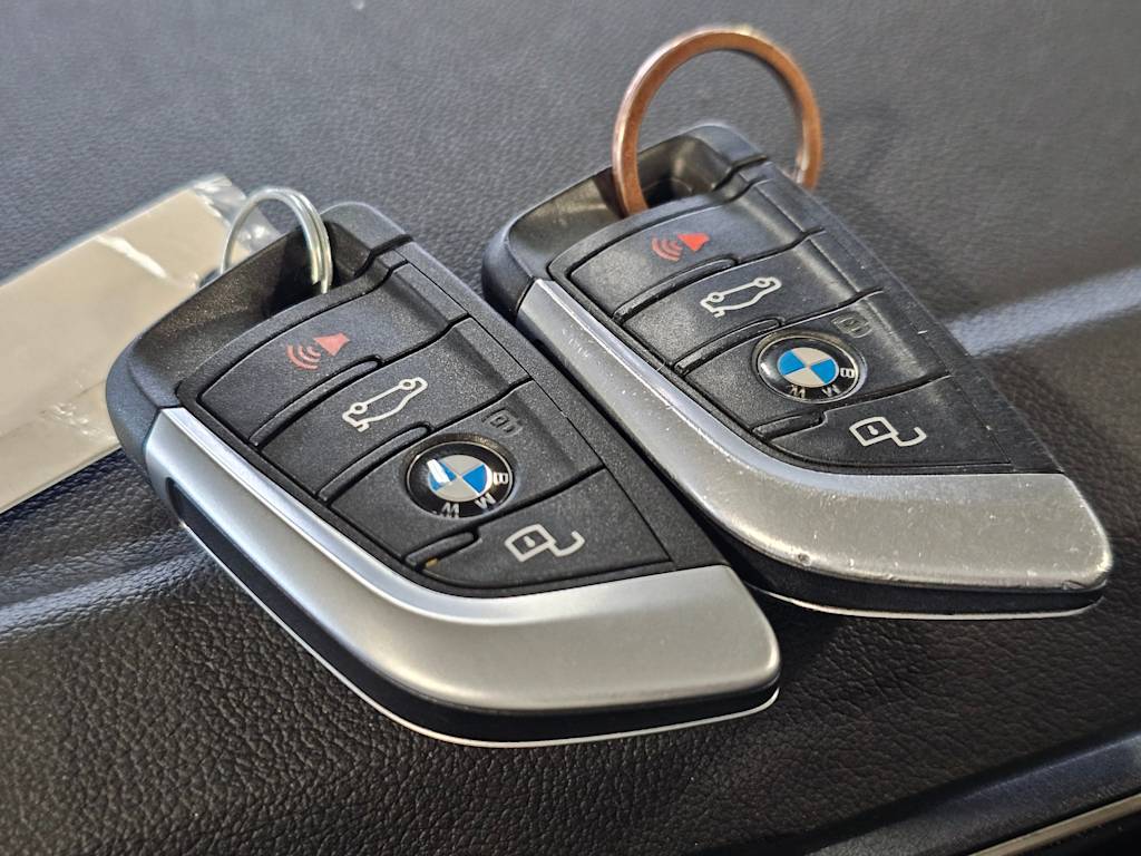 Thumbnail: 2023 BMW i4 - 18