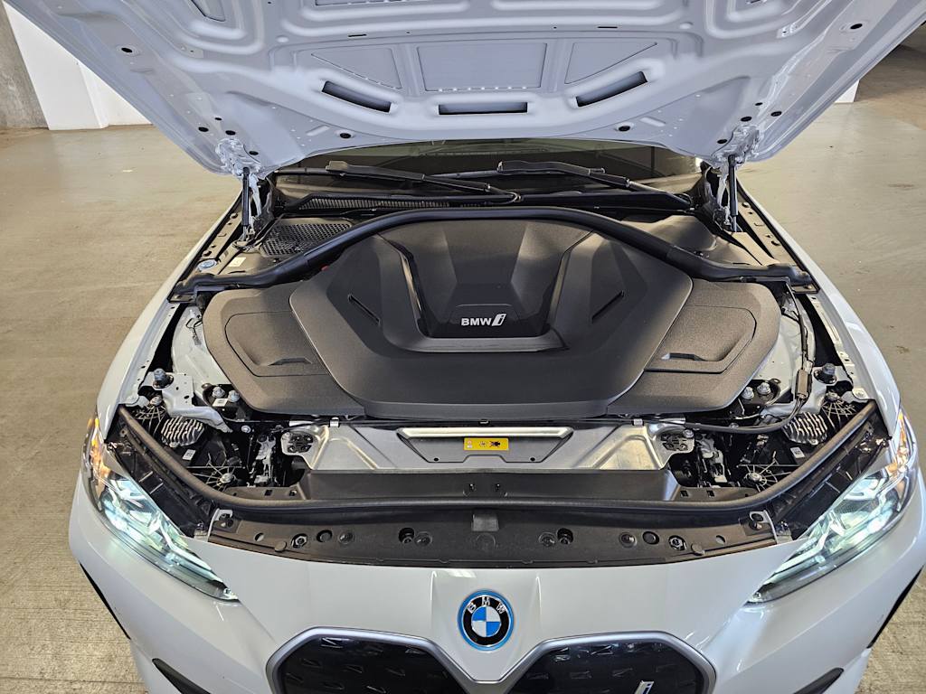 Thumbnail: 2023 BMW i4 - 8